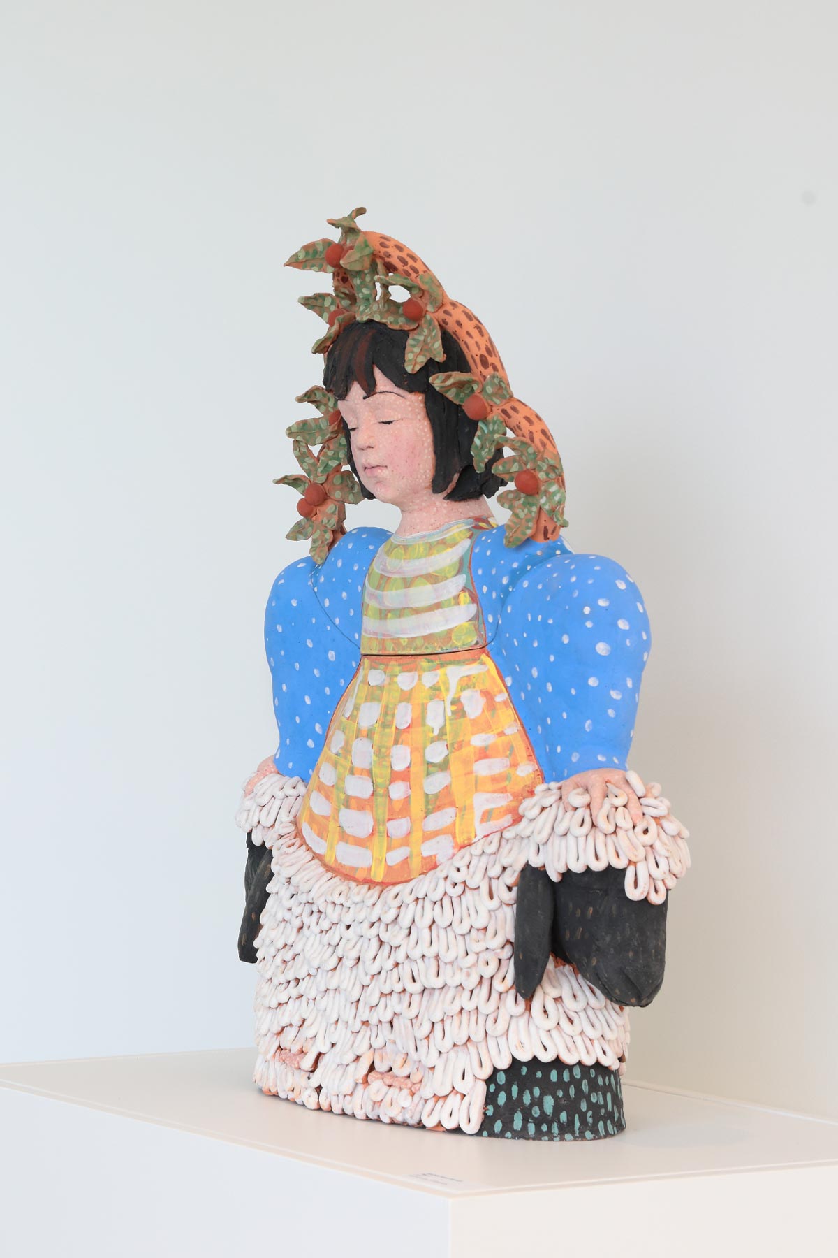 Andréa Keys Connell sculpture titled Hug 3, clay and underglaze; photo by David Hunter Hale